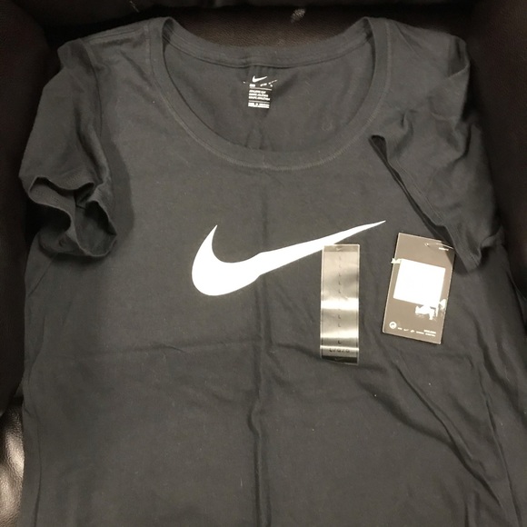 Black active Nike t-shirt. - Picture 1 of 2